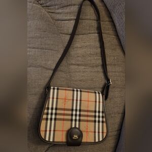 BURBERRYS 🔥🔥Vintage Burberrys made in England Nova Check Saddle Bag Shoulder